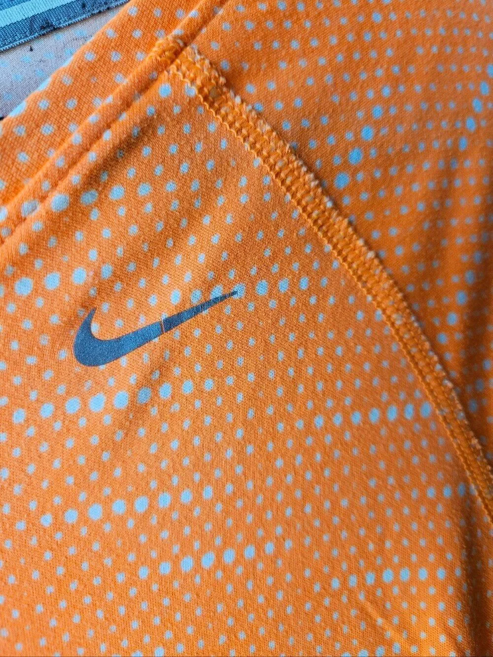 Nike Women’s Orange Short Sleeve V-Neck Performance Tee Size Medium